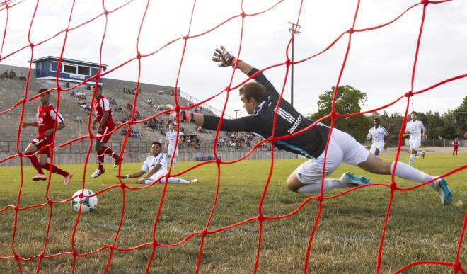 dt.common.streams.StreamServer